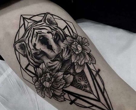 几何点刺大腿老虎纹身图案