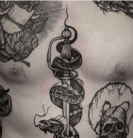 New School前胸蛇匕首纹身图案