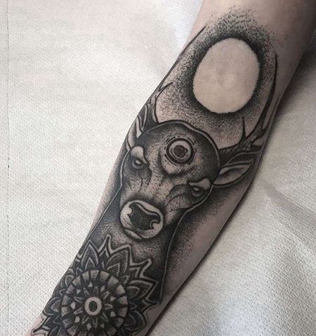 点刺小臂鹿繁花纹身图案