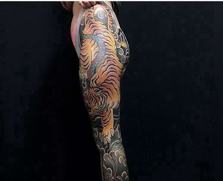 日式腿老虎蛇纹身图案