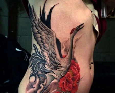 新传统侧腰鹤纹身图案