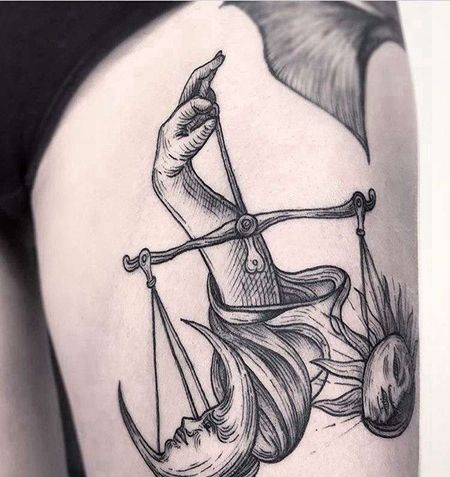 线条大臂月亮太阳天平纹身图案