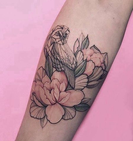 点线小臂牡丹猫头鹰纹身图案