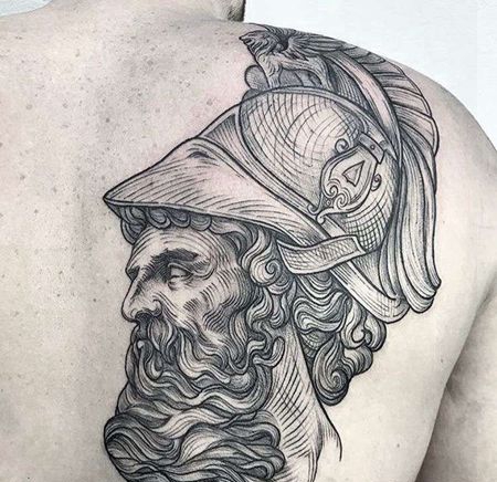 线条后背人像纹身图案