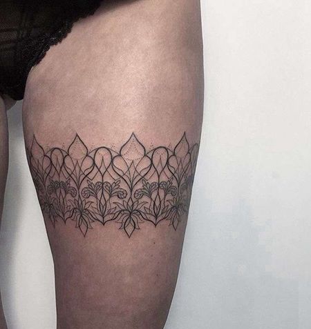 线条大腿繁花腿环纹身图案