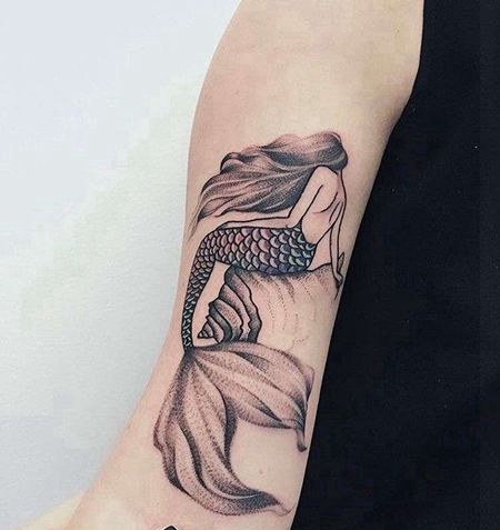 点刺大臂美人鱼纹身图案