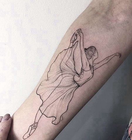 线条小臂舞女纹身图案