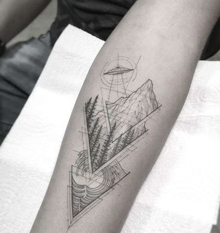 线条小臂海浪山飞碟纹身图案