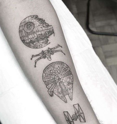 线条小臂飞机飞碟纹身图案