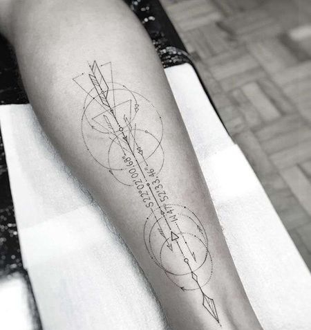 几何线条小腿箭纹身图案