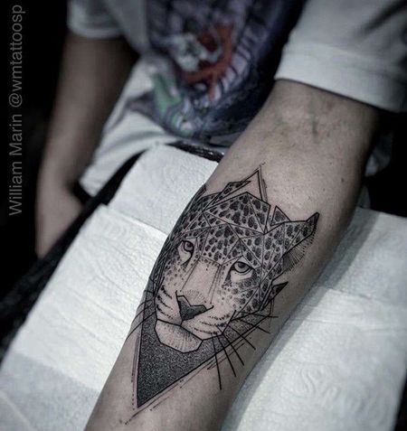 几何点刺豹子纹身图案