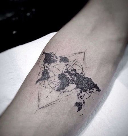 几何点刺小臂地图纹身图案
