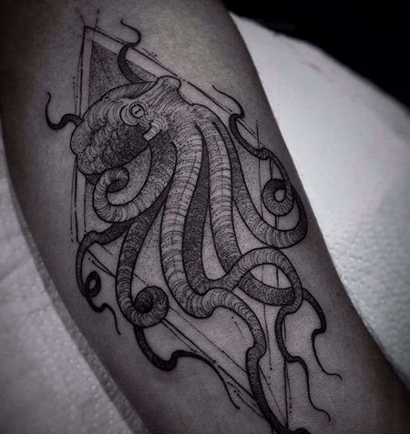 点线小臂章鱼纹身图案