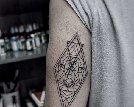 几何大臂狮子纹身图案