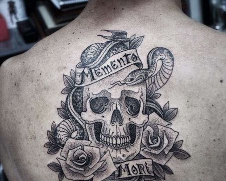 后背蛇骷髅纹身图案