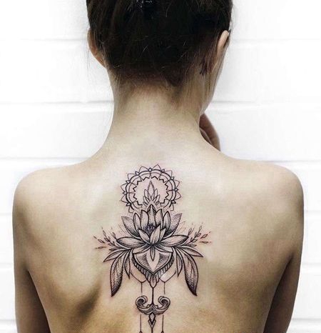 点线几何后背繁花纹身图案