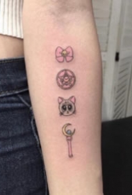 一组美少女战士的变身器权杖纹身图案