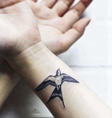 点线小臂燕子纹身图案