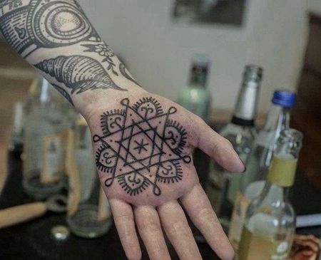 几何手心纹身图案