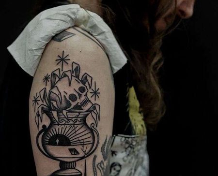 Old School大臂骷髅瓶子纹身图案