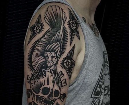 Old School大臂乌鸦骷髅纹身图案