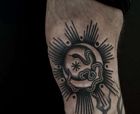 Old School太阳月亮蛇纹身图案