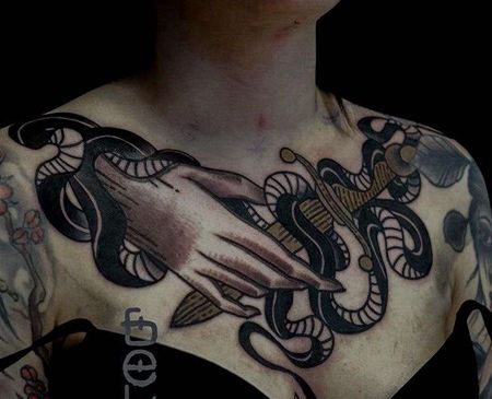 Old School锁骨手蛇匕首纹身图案