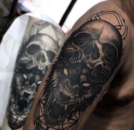 写实大臂狼骷髅纹身图案