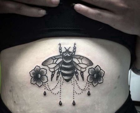 Old School腹部蜜蜂纹身图案