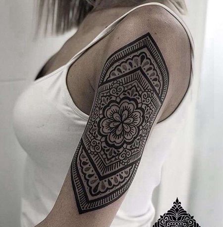 图腾大臂纹身图案