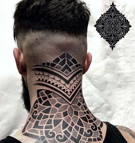 点刺几何后颈纹身图案