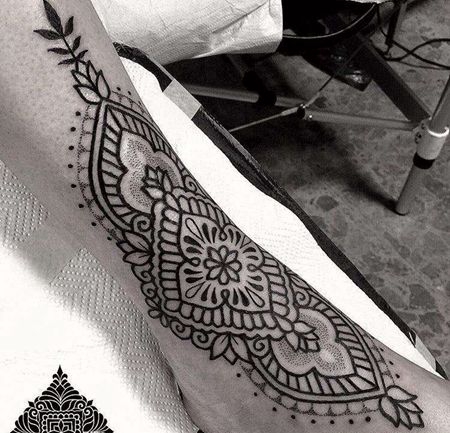 线条几何小腿纹身图案