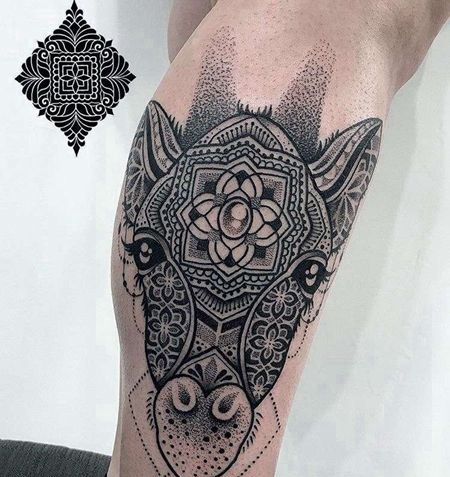 点刺几何小腿长颈鹿纹身图案