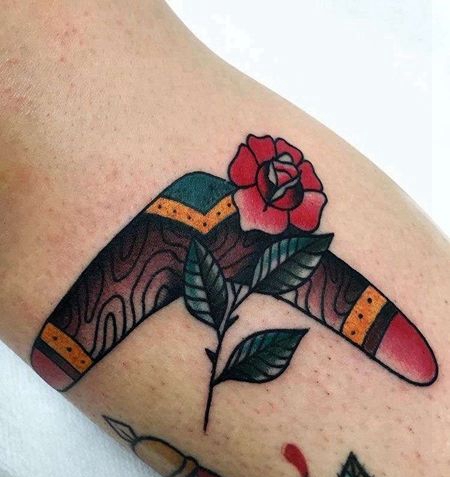 Old School小腿回旋镖纹身图案