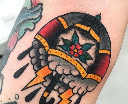 Old School小臂伞闪电纹身图案