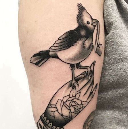 Old School大腿手鸟纹身图案