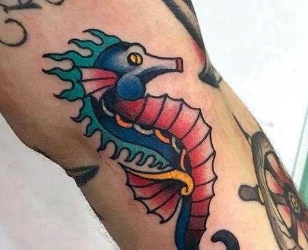 Old School胳膊海马纹身图案