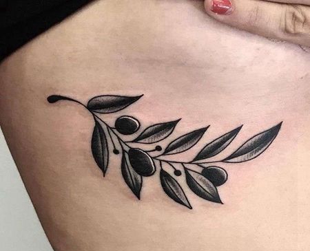 Old School胸下叶子纹身图案