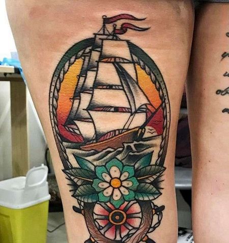 Old School大腿帆船船舵纹身图案