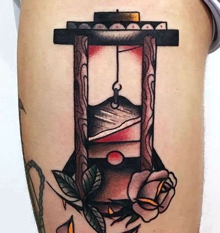 Old School小腿行刑架纹身图案