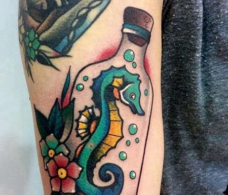 New School小腿瓶子海马纹身图案