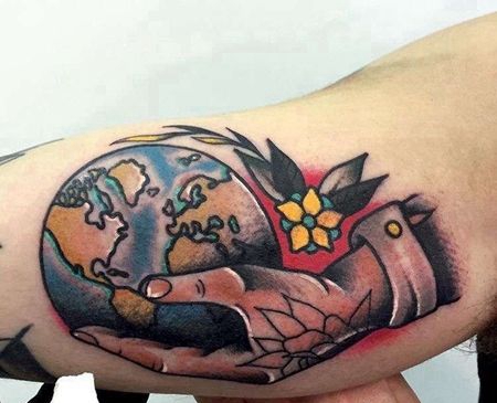 Old School大臂手地球纹身图案