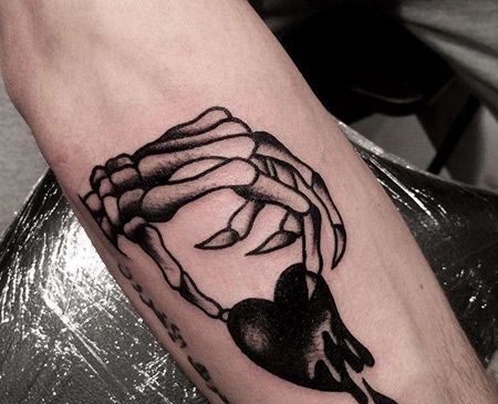 Old School小臂骷髅心纹身图案