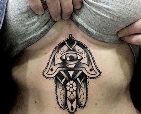 几何胸下手纹身图案