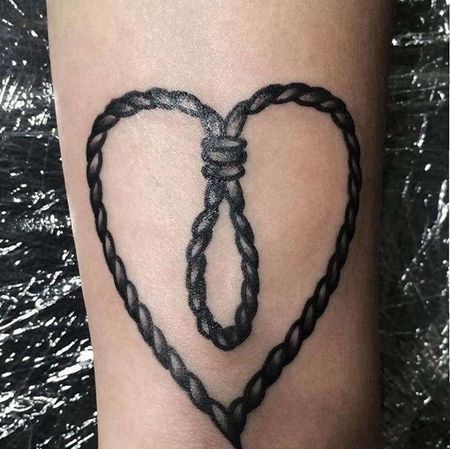 Old School小腿绳索心纹身图案