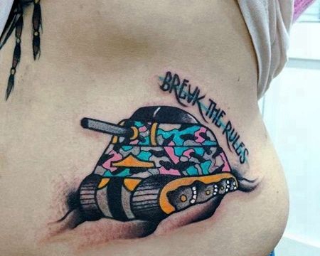 New School侧腰坦克纹身图案