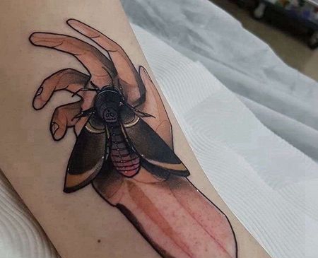 Old School小臂手蜜蜂纹身图案