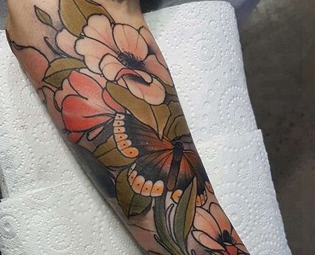 New School大臂蝴蝶花卉纹身图案