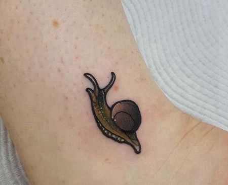 New School脚踝蜗牛纹身图案