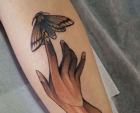 New School小腿手蛾子纹身图案